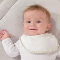 bebemaman-Trois-kilos-sept-lot-de-7-bavoirs-ecru-2