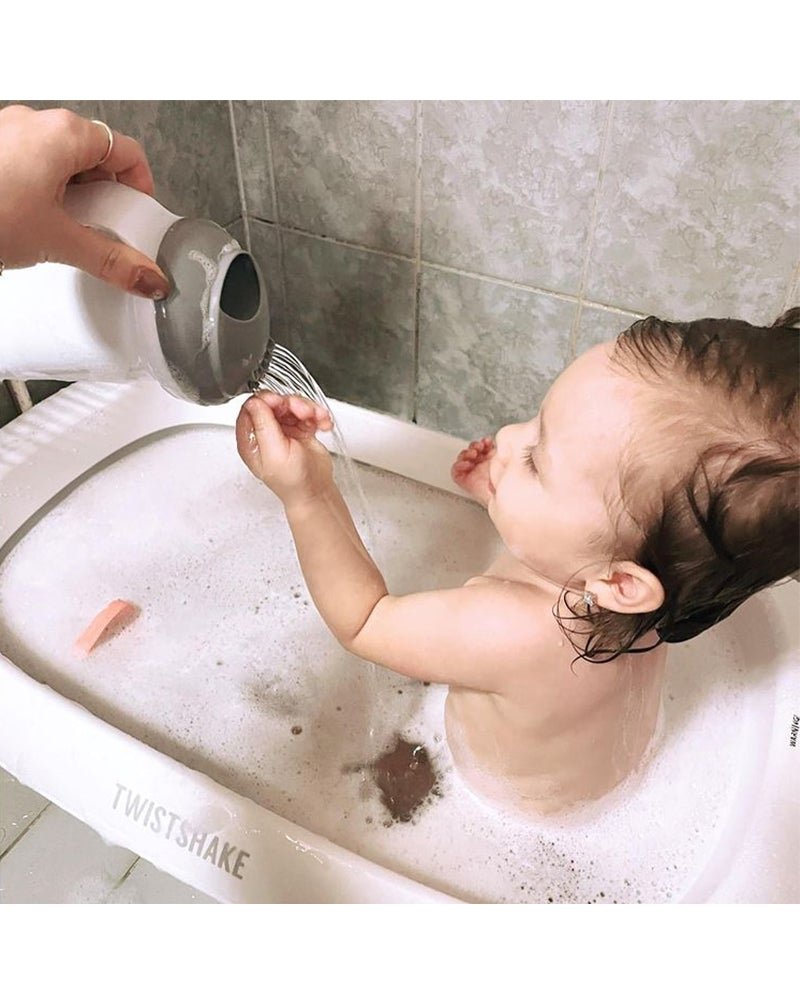 Bebemaman-Twistshake-rince-cheveux-2