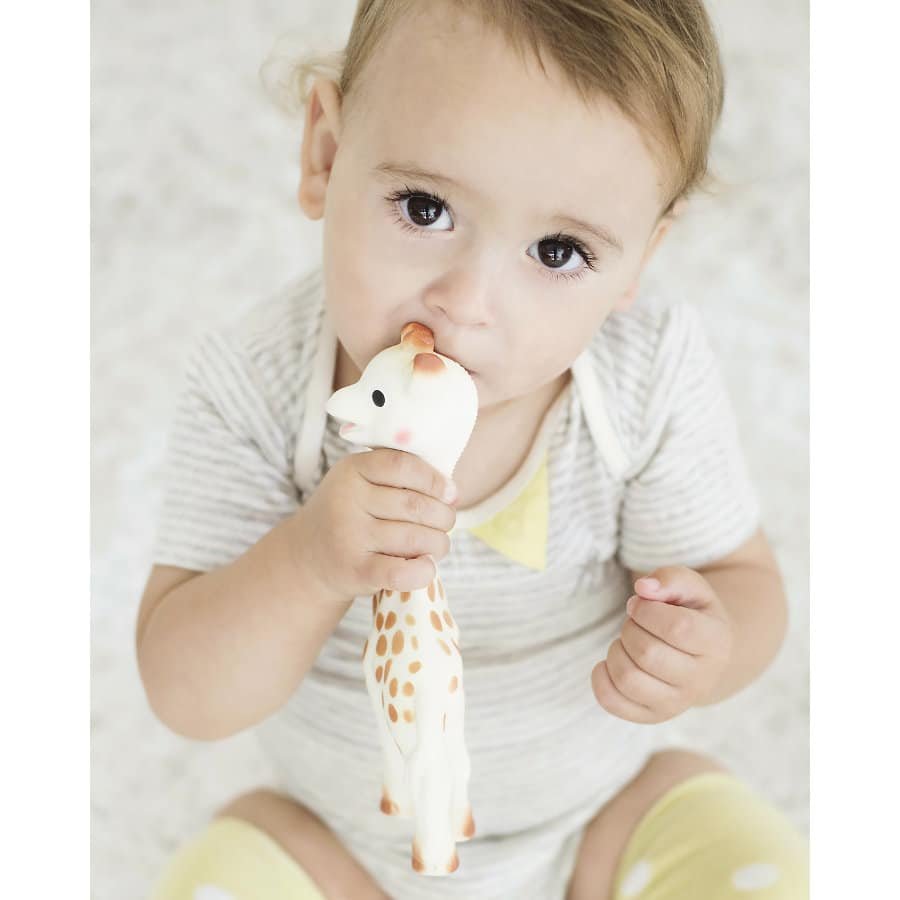 bebemaman-coffret-sophie-la-girafe-avec-sucette-et-element-de-dentition-3