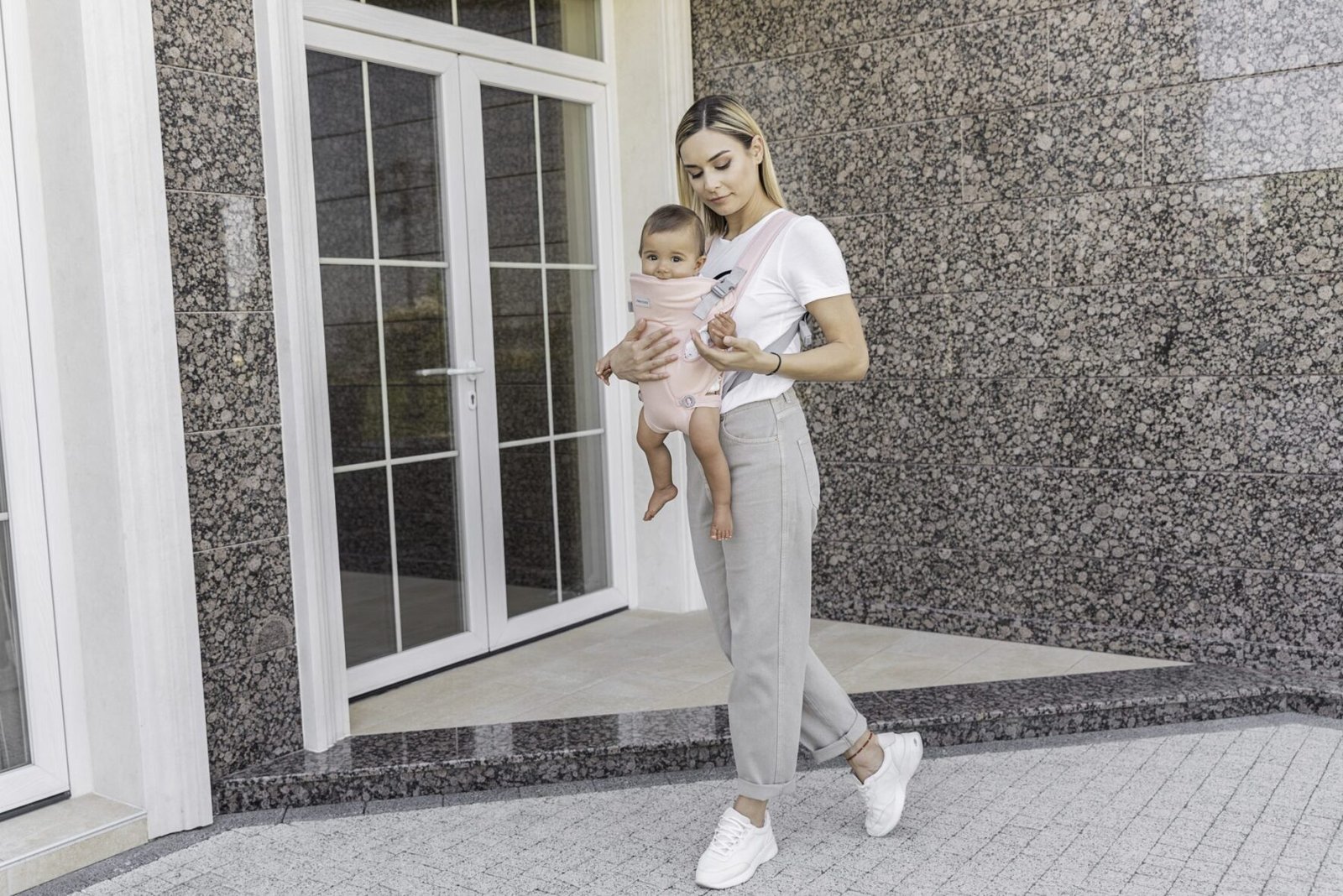 Bebemaman-Kikkaboo-Porte-BébéDeluxeCarrier_Myra-4