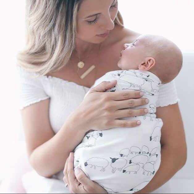 bebemaman-Ergobaby-Couverture-emmaillotage-Moutons