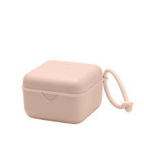 Retrouvez Bibs Boite à sucettes - Blush aux meilleurs prix sur Bebemaman.ma . Livraison à domicile partout au Maroc. Paiement à la livraison.