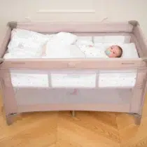 Retrouvez Kikkaboo Lit parapluie So Gifted Beige 1 niveau aux meilleurs prix sur Bebemaman.ma . Livraison à domicile partout au Maroc. Paiement à la livraison.